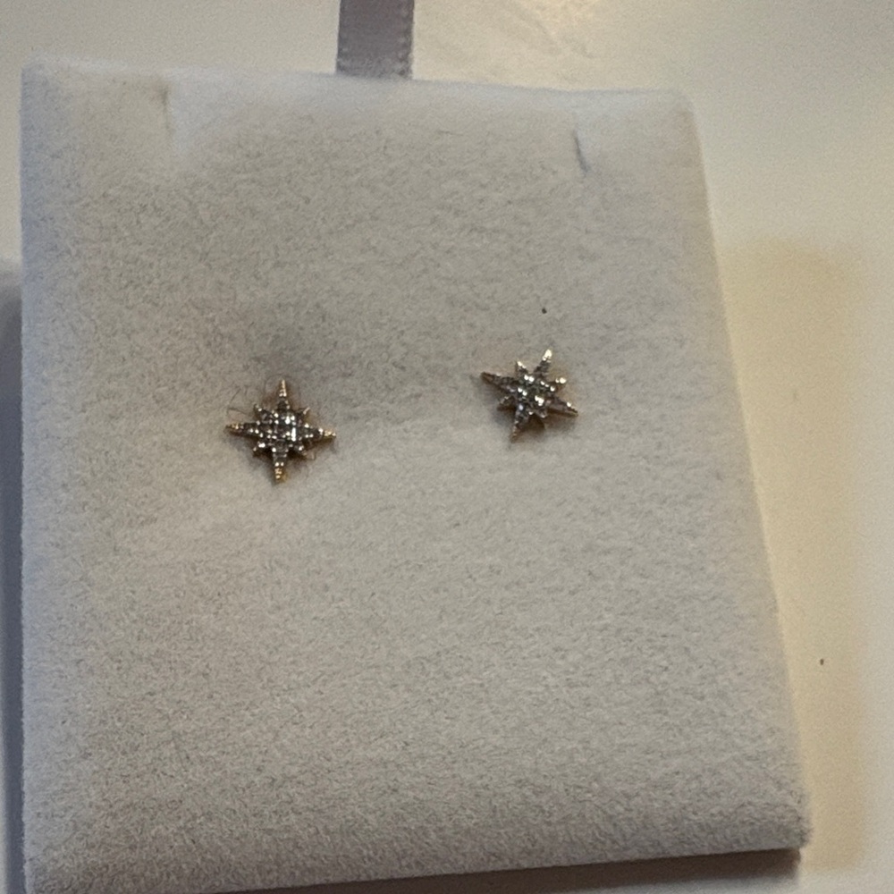 Elegant 14kt Yellow Gold & Diamond Star Earrings
